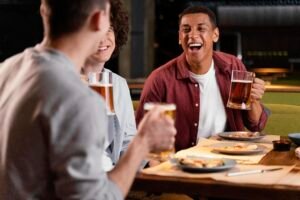 Como o FOMO impulsiona lançamentos de cerveja